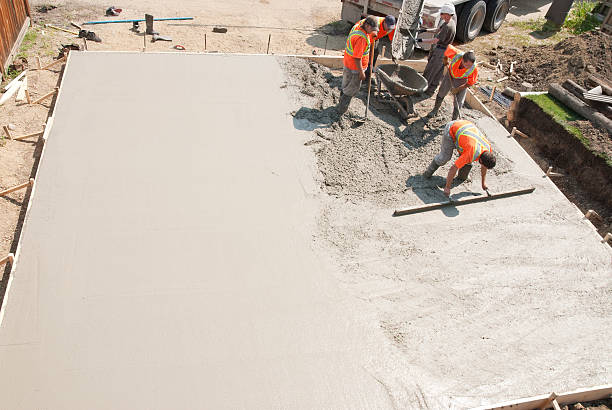 Best Concrete Pool Decks in Farngton, MI